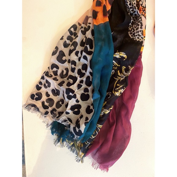 Mixed Print Oversized Scarf . 70in x 40in. 100% Viscose. Raw hem - Picture 6 of 8